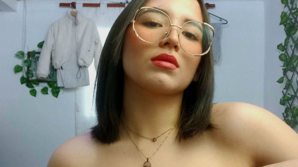 MellanyBloom live cam model at LiveJasmin