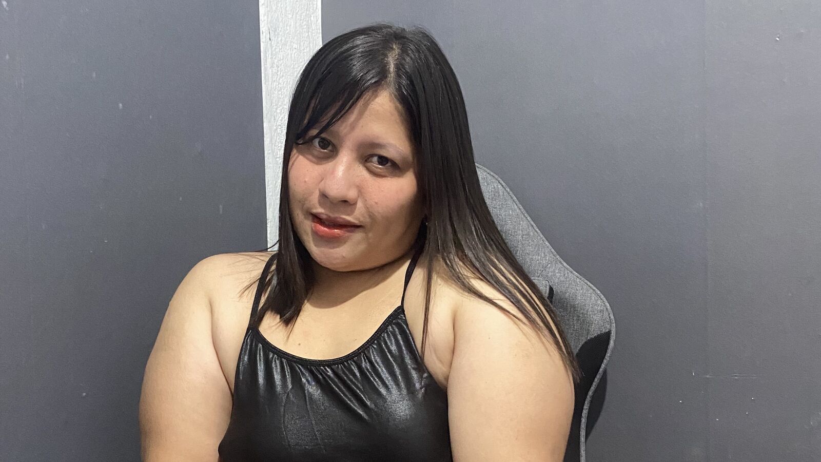 KasandraReyes glamour portrait