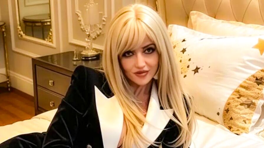 Discover LexieSellene VIP show