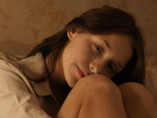 SeeMule is a webcam model from Russia age 18
