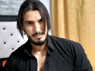 TylerDang is a webcam model from Colombia age 38