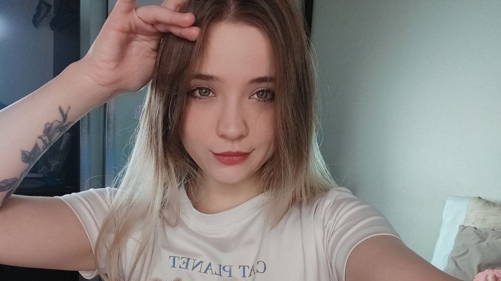 MonnieMoniz erotic portrait