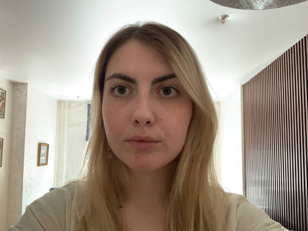 KrystaBenya Nackt