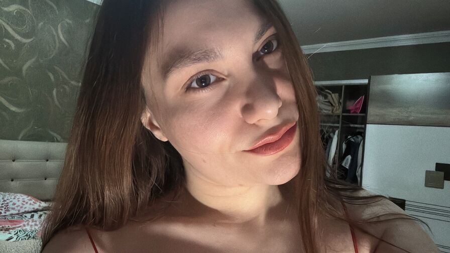 Watch LeylaAlara live on Fleur Mature