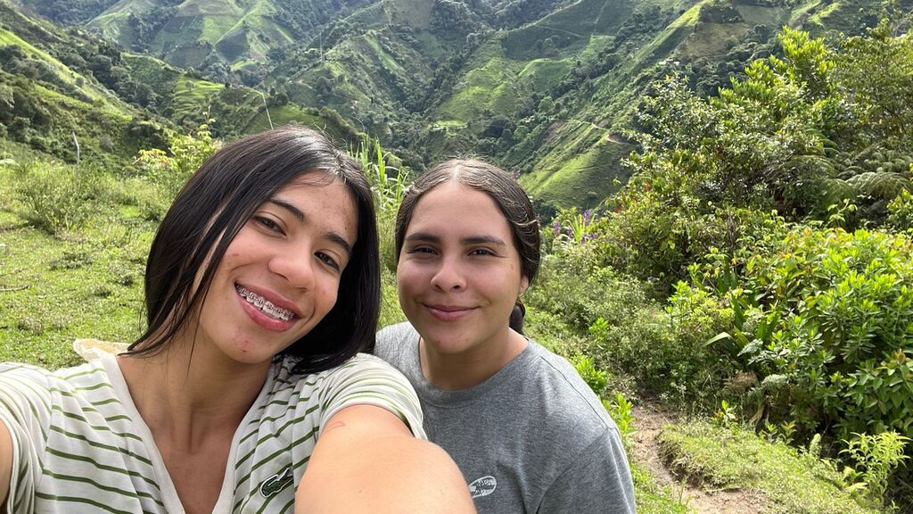 DaniaShada live cam model at LiveJasmin