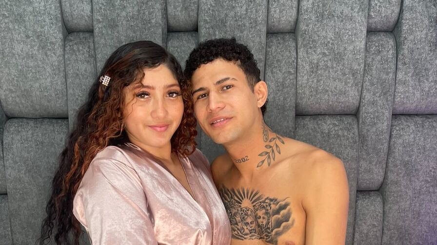 Watch MilenaAndRoyce live on shemalefreeporn.net