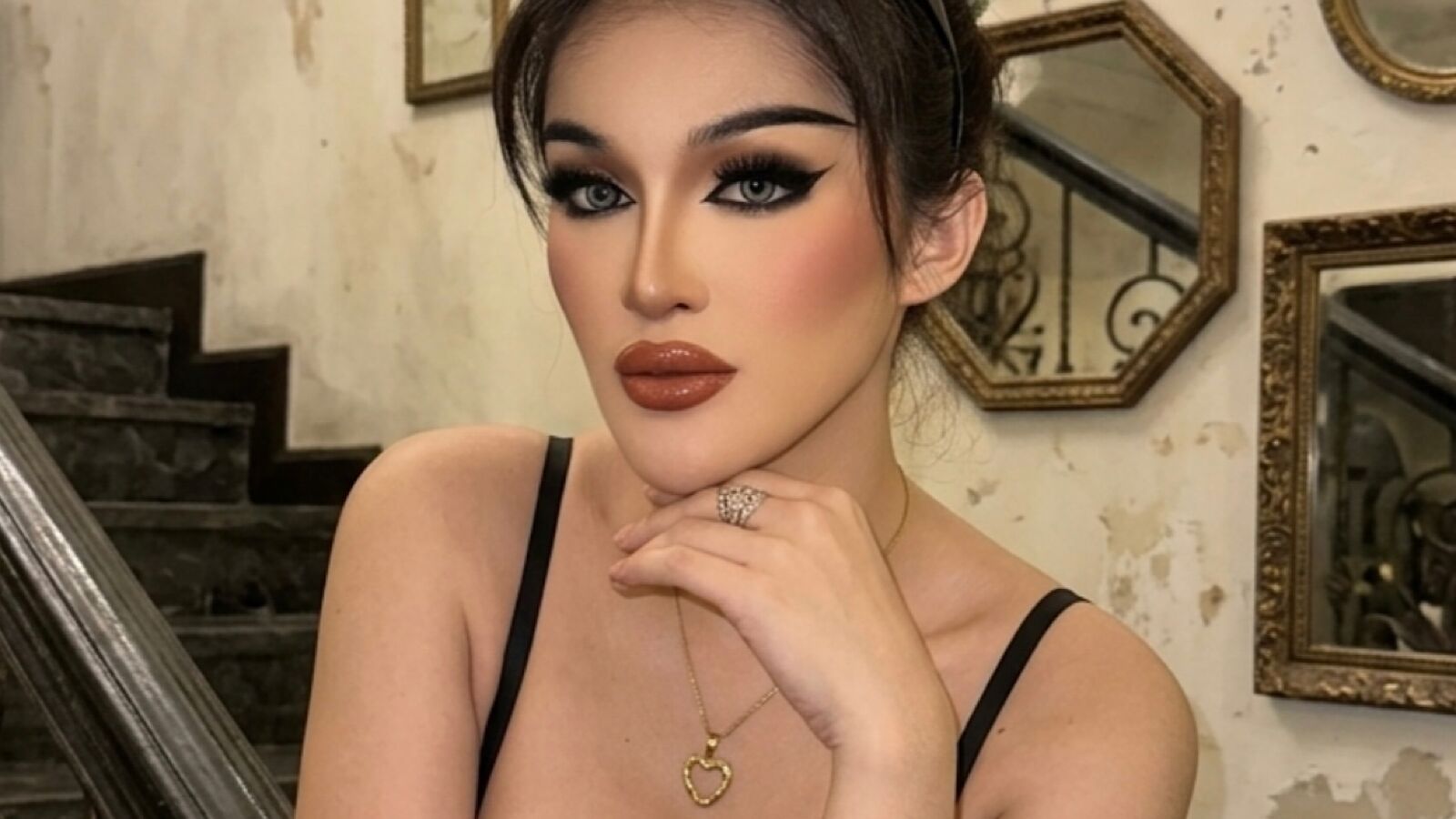 DevoritaGarcia erotic portrait