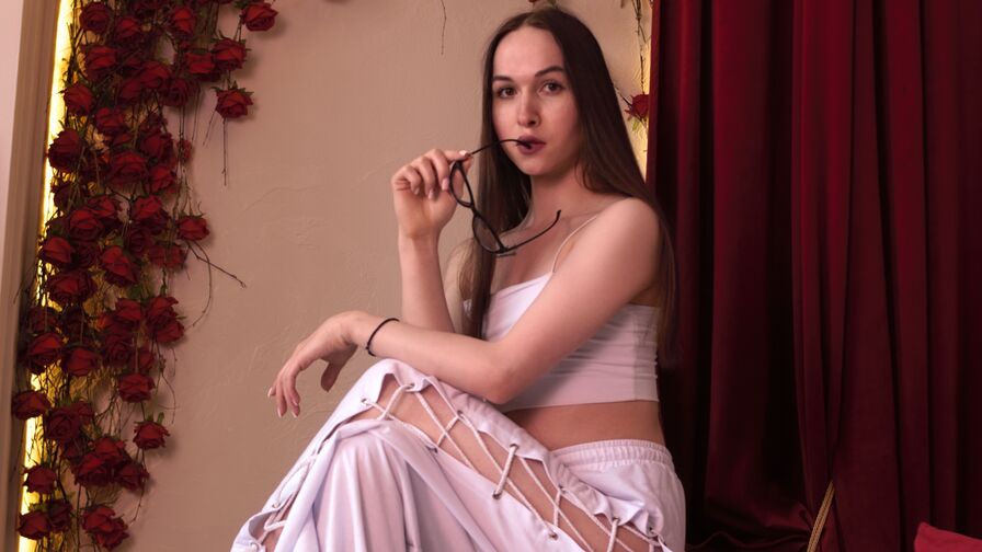 Watch KatyCarrington live on Fleur Mature