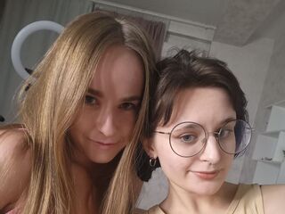 PeggyAndDiera Camgirls live