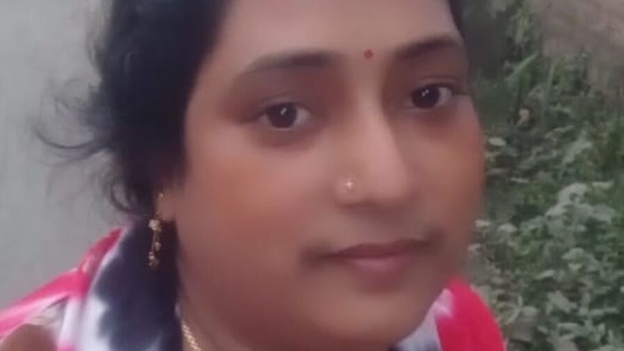 Watch RiyaSen live on She CamShow