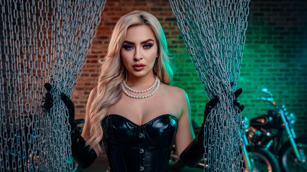 KattyRaymond live cam model at LiveJasmin