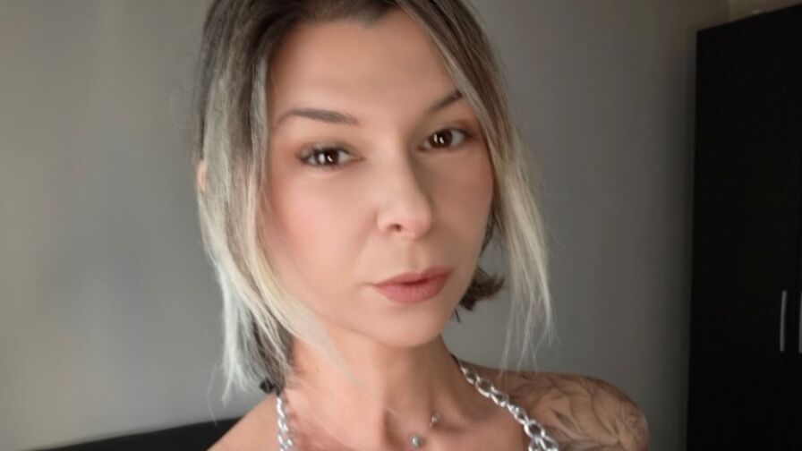 VIP Live Sex Chat with RalucaFrizzi