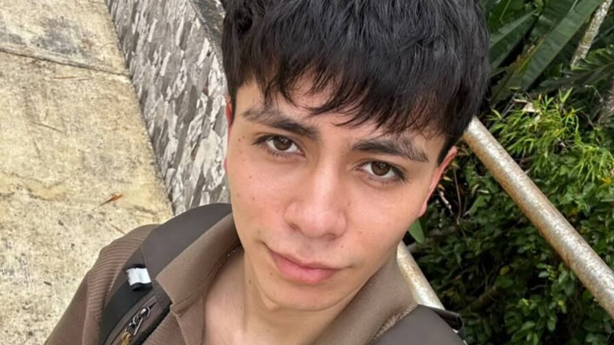 Watch ThomTorr live on Sex Zoom