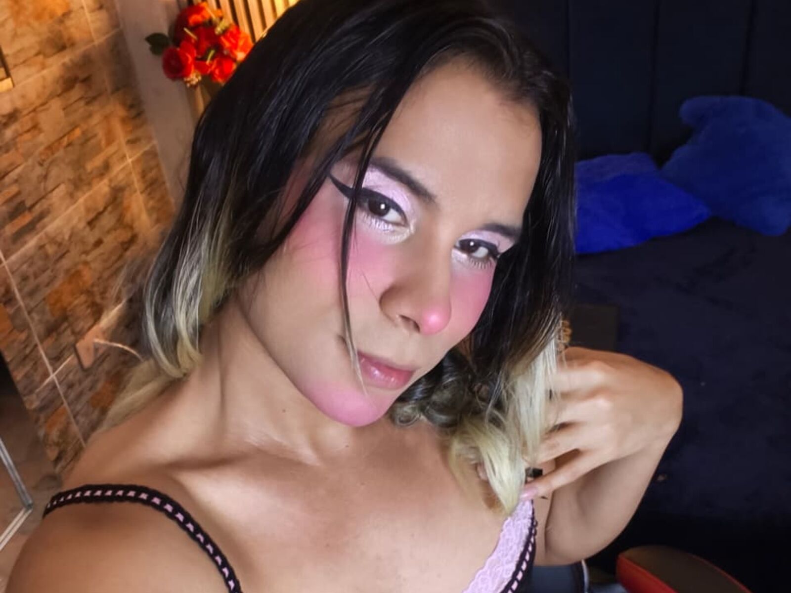 Live cam for LeonBoom