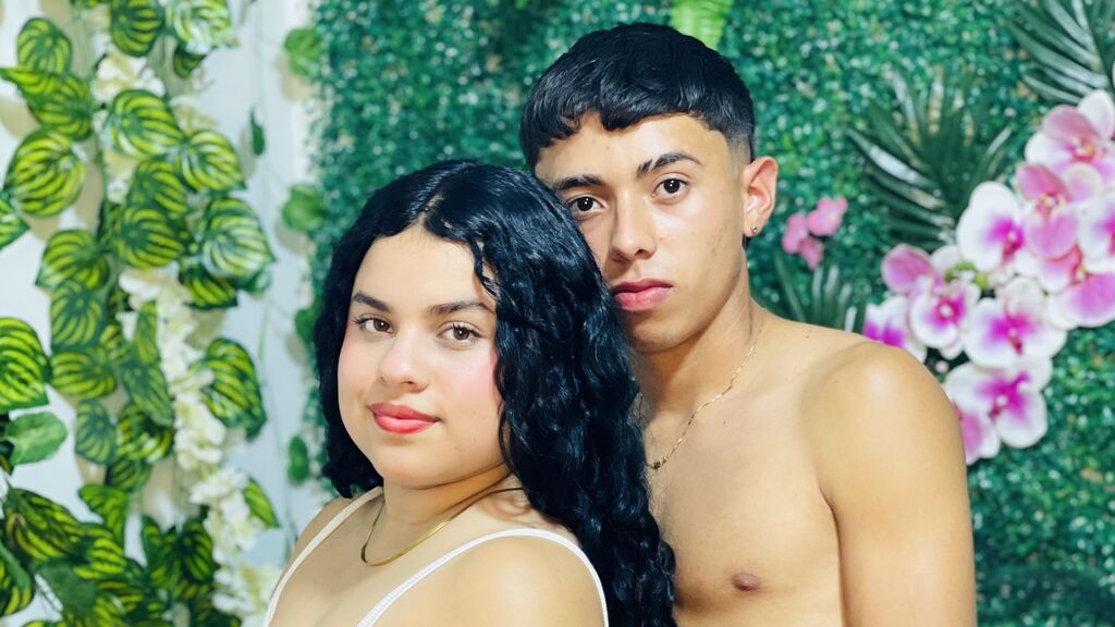 Sex chat gratuit in direct cu LunaAndZayn pe LiveJasmin