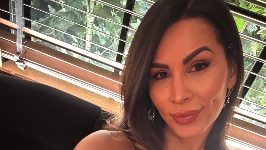 LaylaMori live cam model