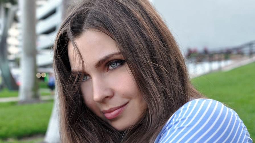 Watch AnnaMuti live on Sex Girls Blend
