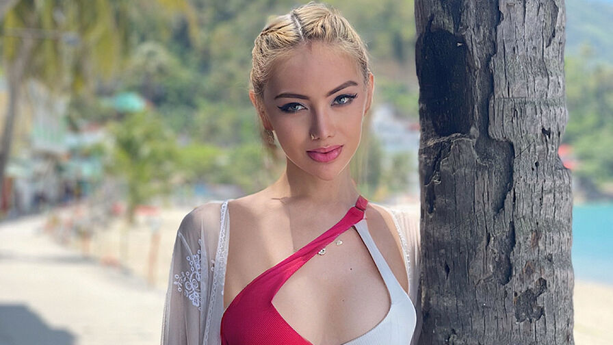 Watch MawiFoster live on Fleur Mature