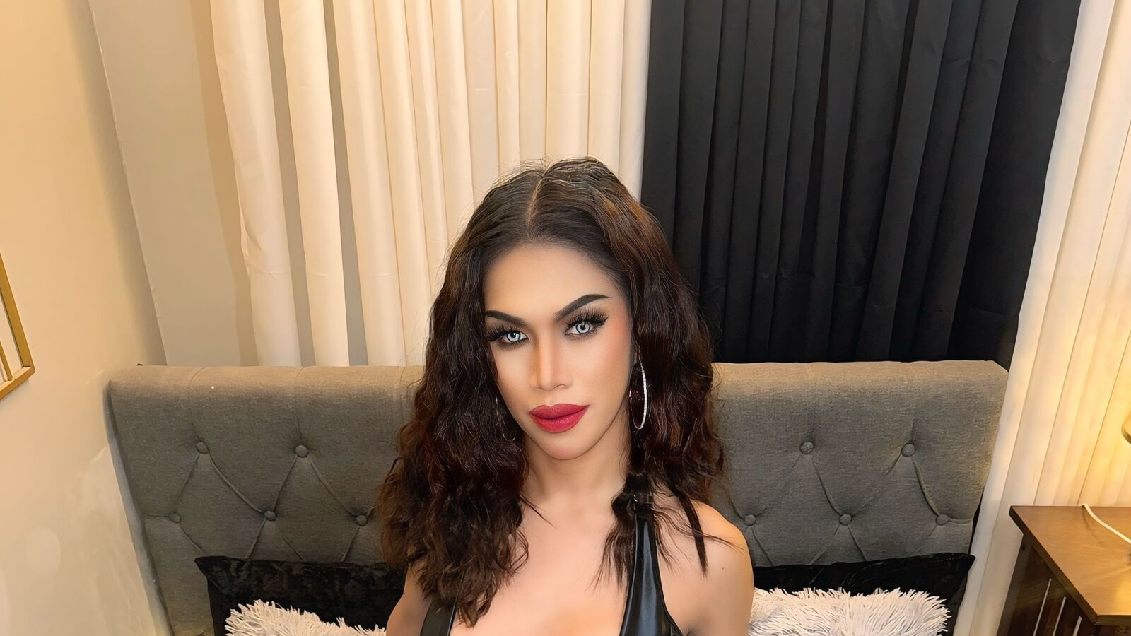 MiaAndersons erotic portrait