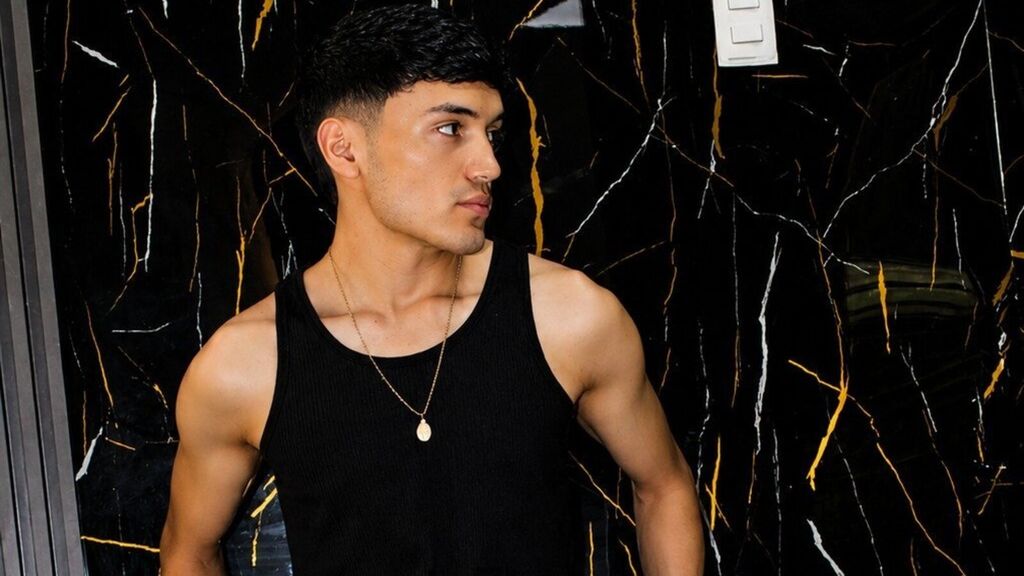 Live Chat with AronnDark on LiveJasmin