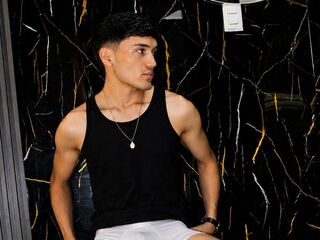 Sexy profile pic of AronnDark