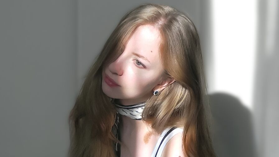 Speak with MiraHalle Live