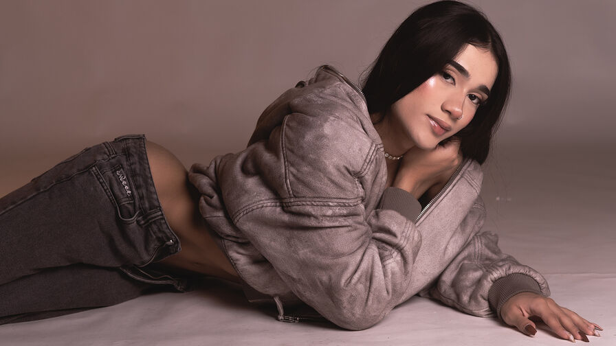 Watch KendraVolkov on CoolMagazineOnline.com