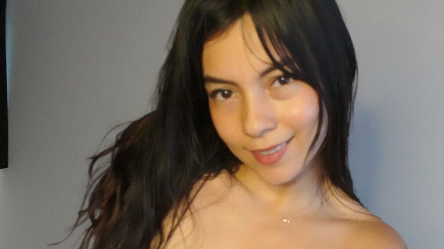 Watch BriannaLyle live on Live Cam Index