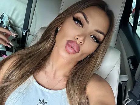 Chat with LeticiaLoren