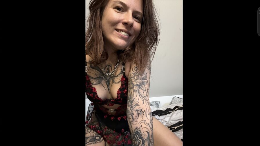 Watch AlanaDorgan live on shemalefreeporn.net