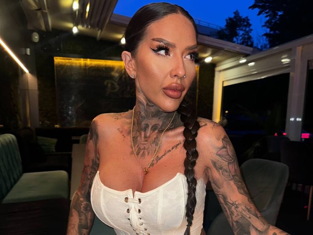 ScarletSavage private mature cam profile