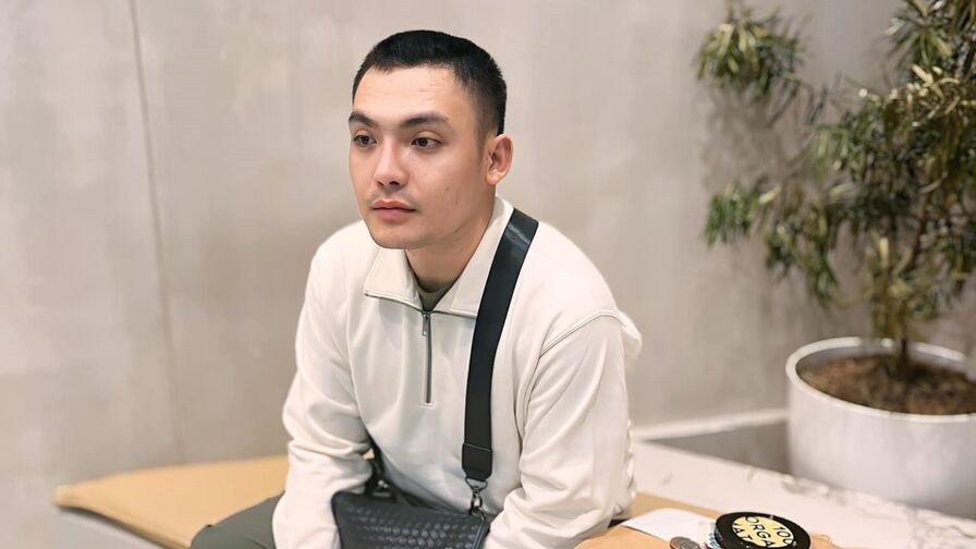 Watch AxleMariano live on Sex Zoom