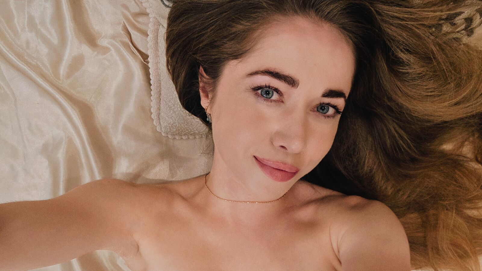 AuroraCrave erotic portrait