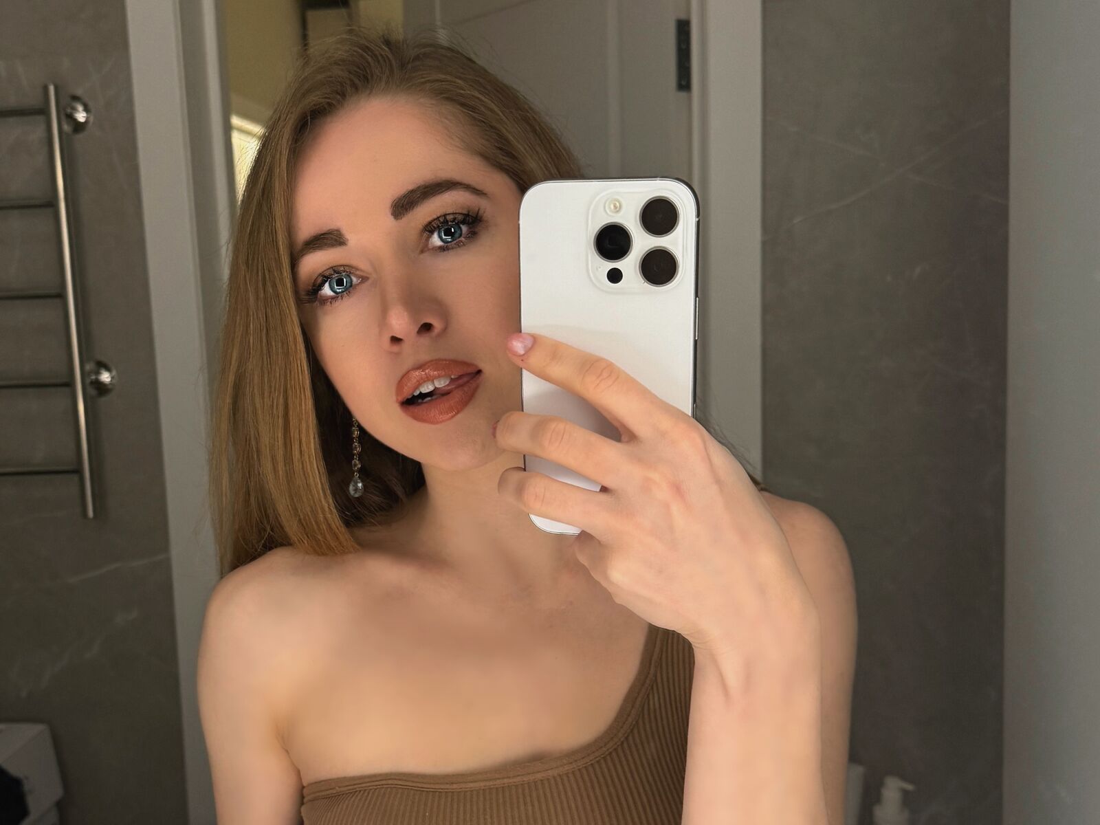 Live cam for AuroraCrave