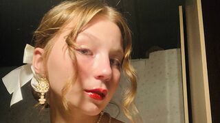 Free Nude ElliFranken