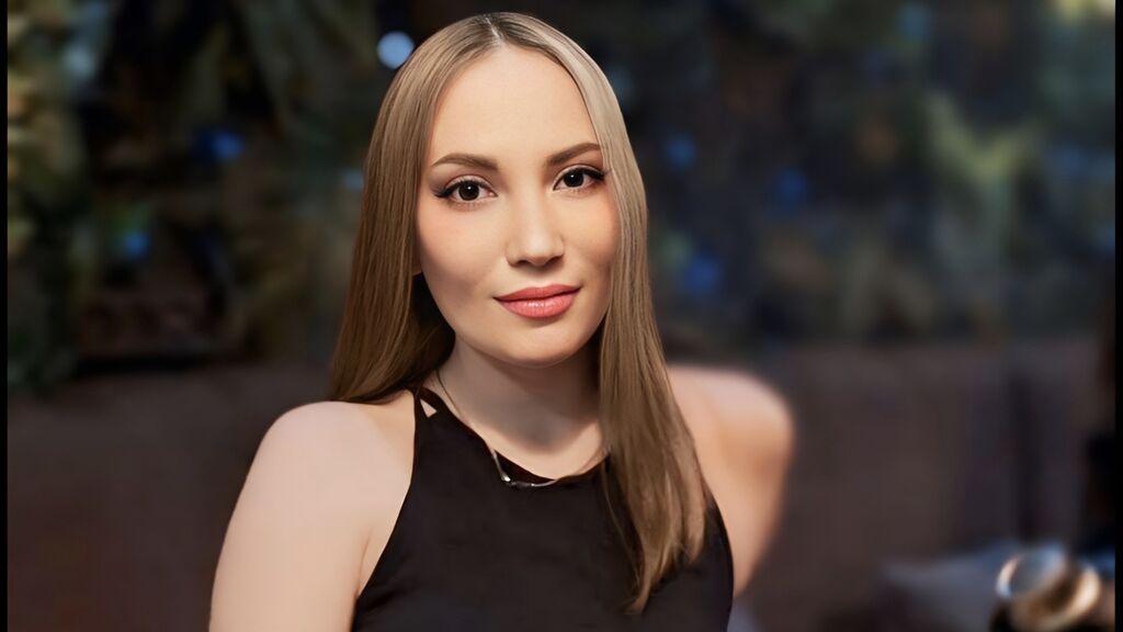 EmiliaClarkes online on GirlsOfJasmin