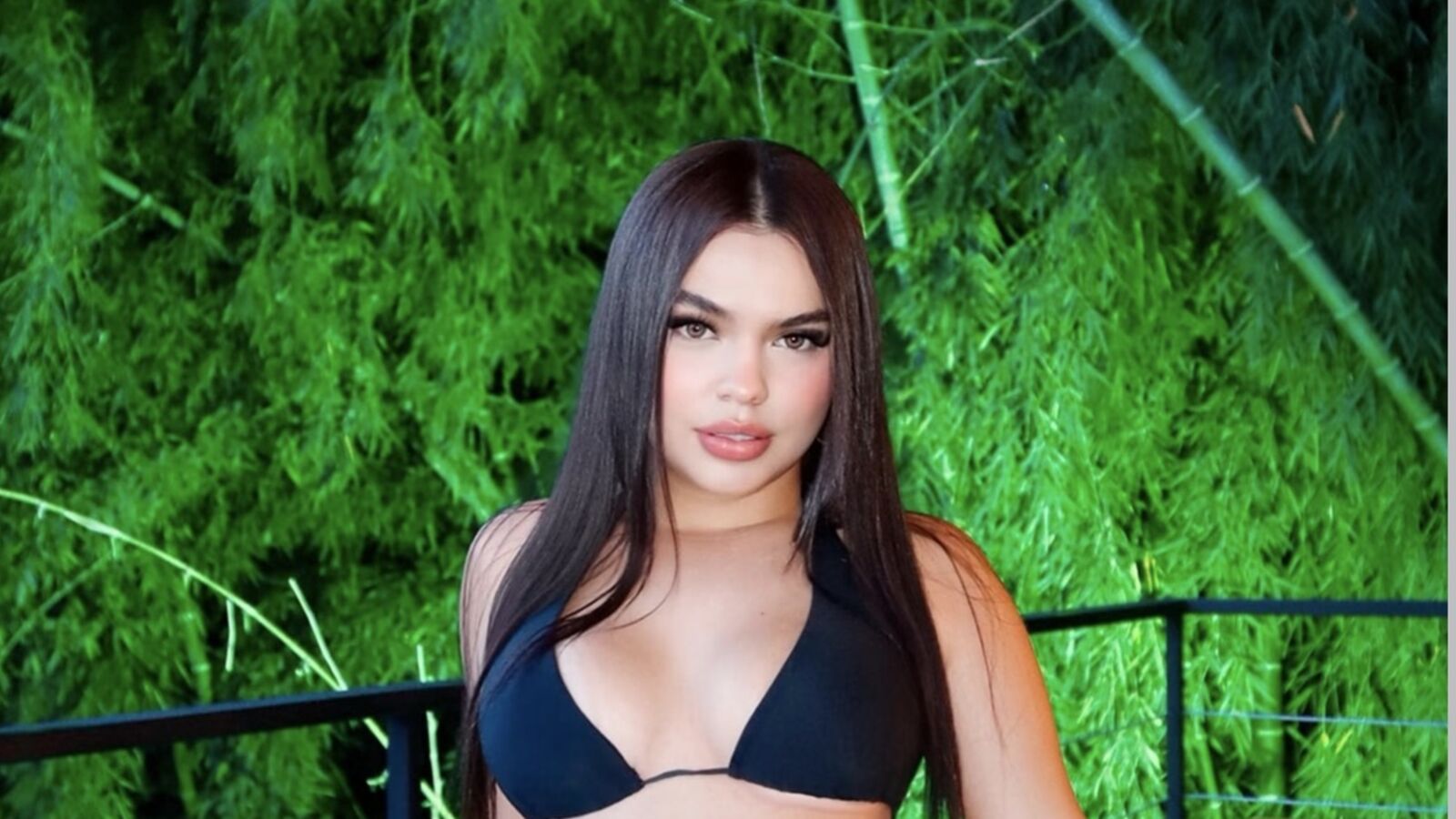 CarolineCheers erotic portrait