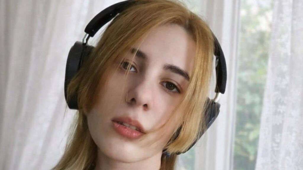 Sex chat gratuit in direct cu CarlHanchett pe LiveJasmin