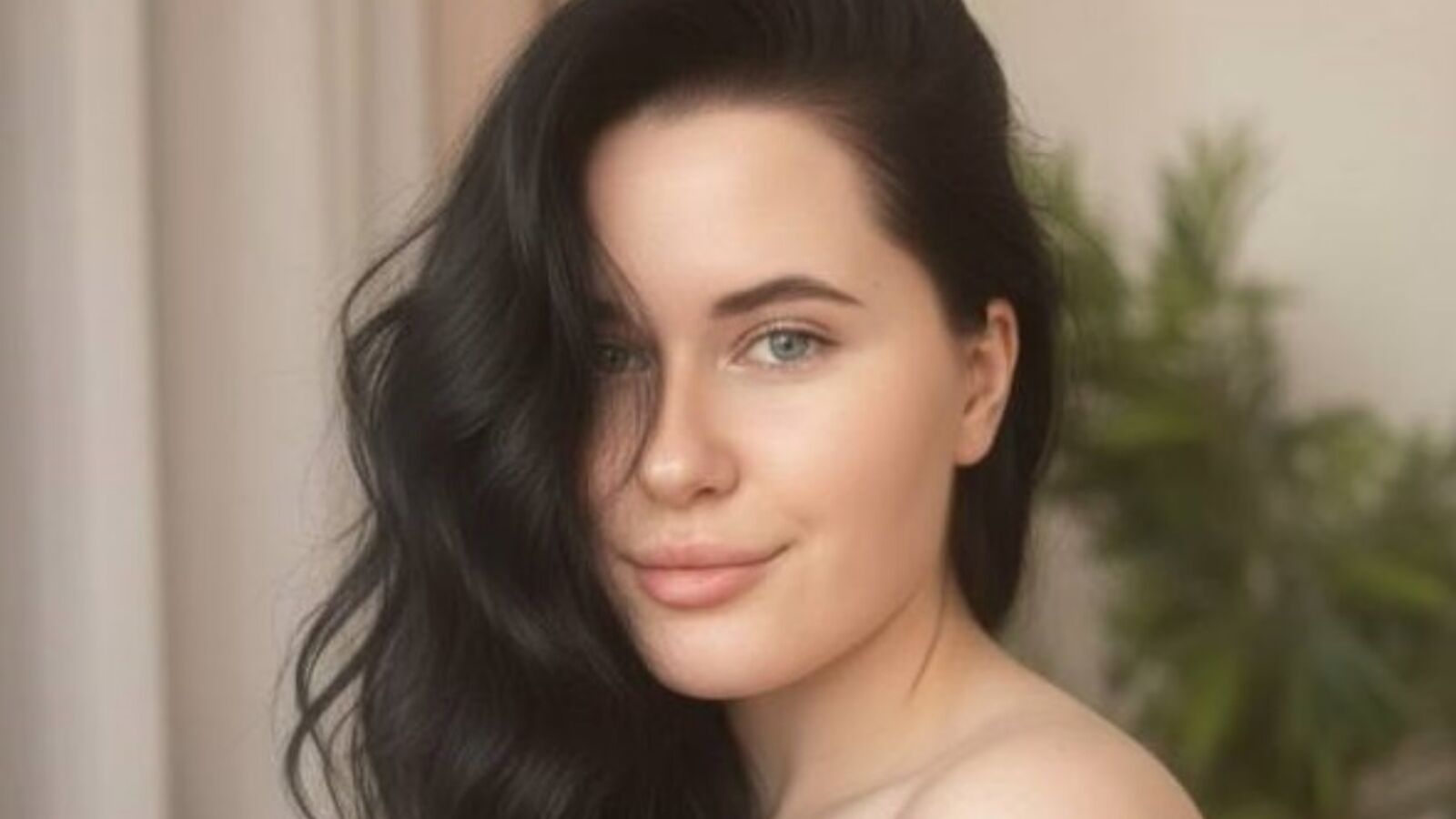 JunaOnnee erotic portrait