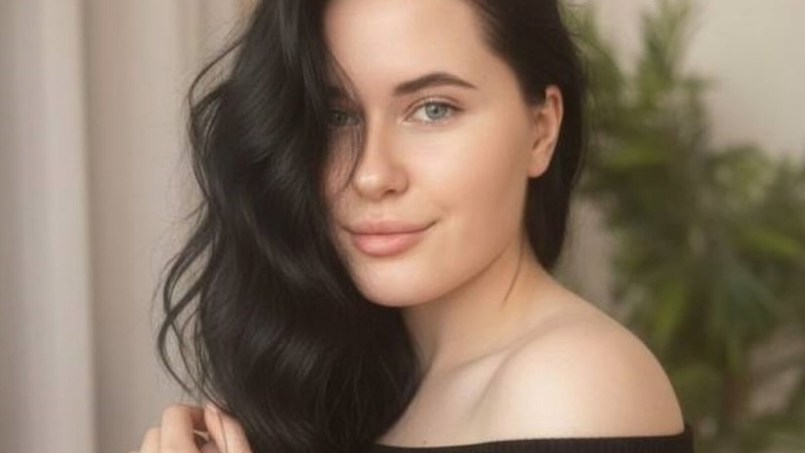 JunaOnnee glamour portrait