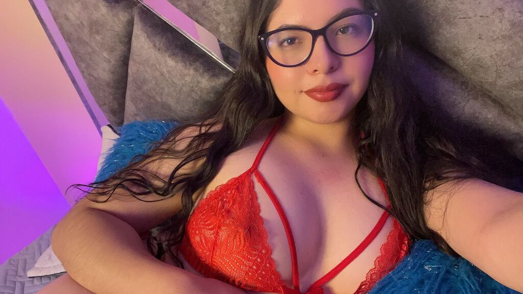 SapphiraLux live cam model at LiveJasmin