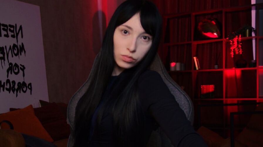 Watch SeraphineSparda live on Fleur Mature