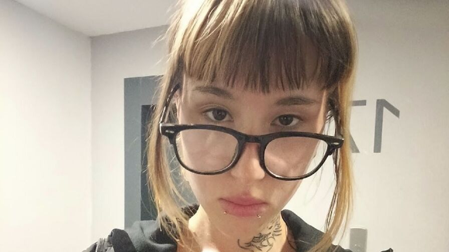 VIP Live Sex Chat with HallieAblin