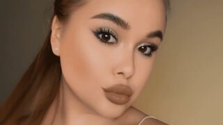 Free Nude MaeWilkins