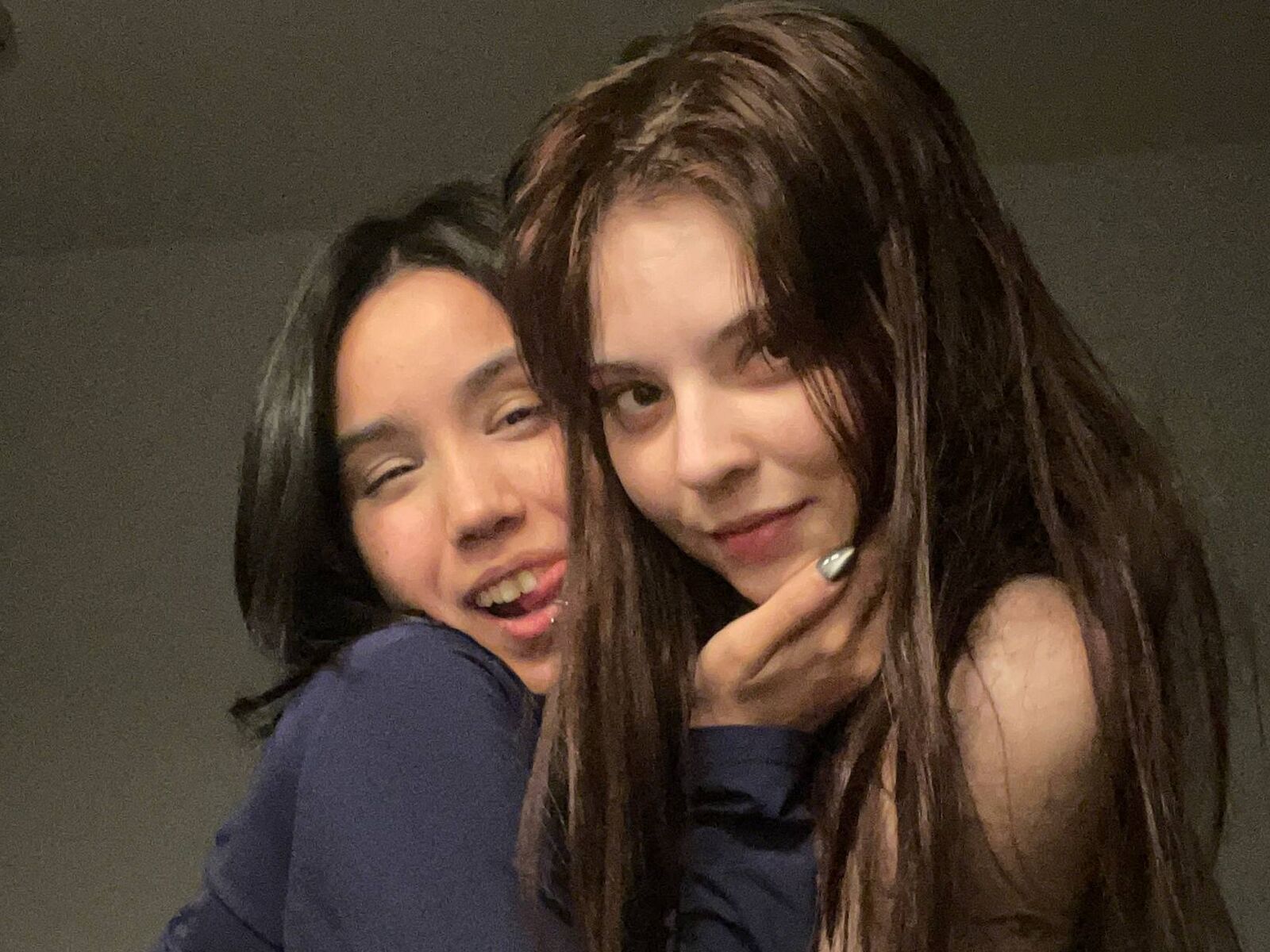 Live cam for DebAndCaitlin