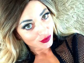 Webcam model LionessoneForu from Web Night Cam