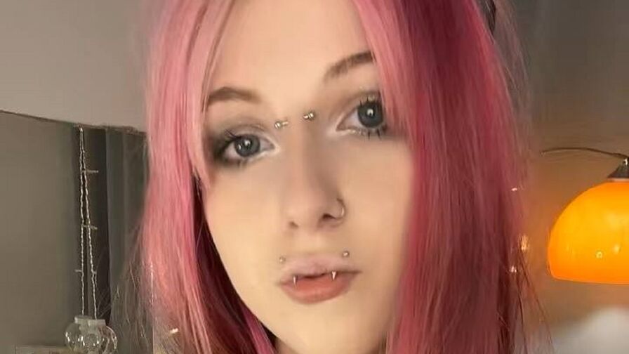 Watch LolaVale live on shemalefreeporn.net