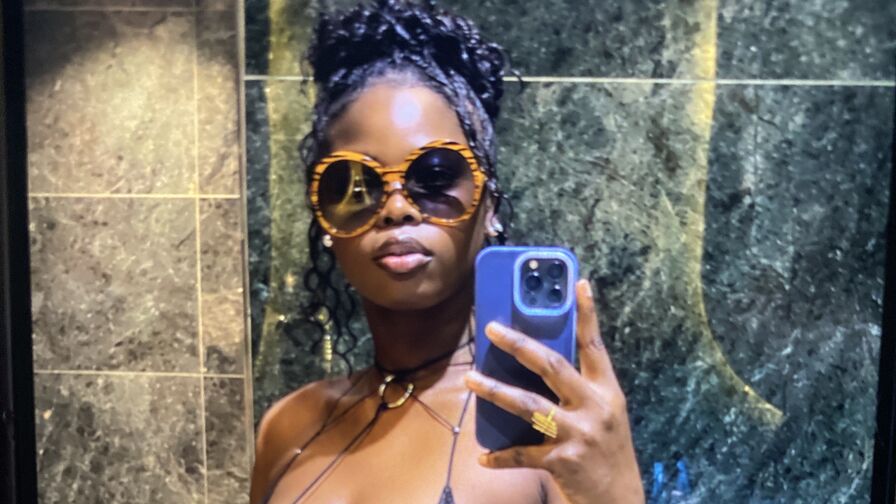 Watch MikkyMiconia live on shemalefreeporn.net