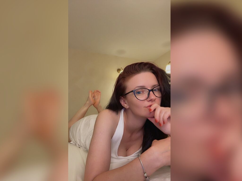 AnnaVespree private mature cam profile