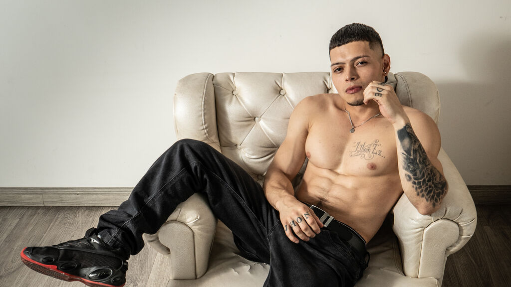 ThomasLewis live cam model at LiveJasmin